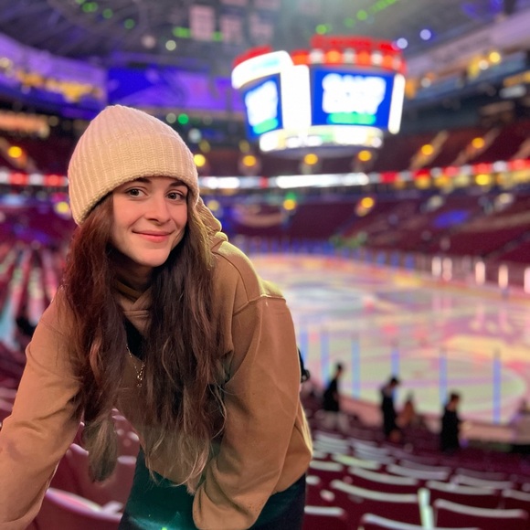 Meet your Posher, Sarina - Picture 1 of 1